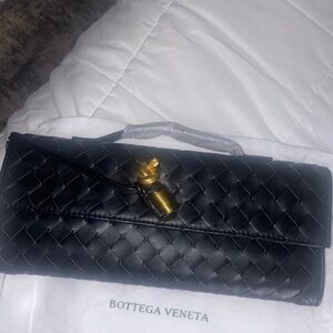 😍 Black Bottega Veneta Black Andiamo Clutch